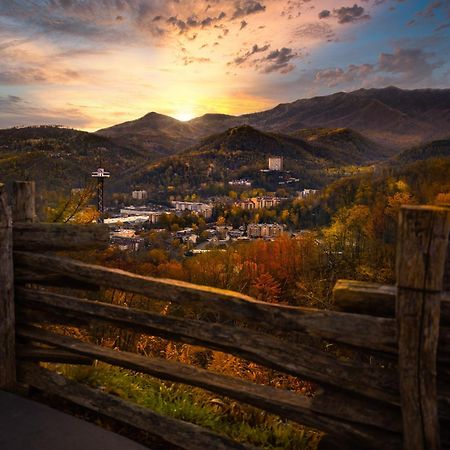 Magical Moments, Hot Tub, Wifi, 1089 Free Tickets Each Paid Day, Dollywood And More Gatlinburg Luaran gambar