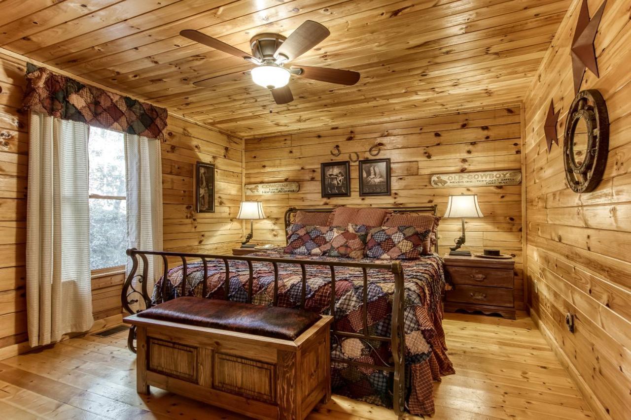 Magical Moments, Hot Tub, Wifi, 1089 Free Tickets Each Paid Day, Dollywood And More Gatlinburg Luaran gambar