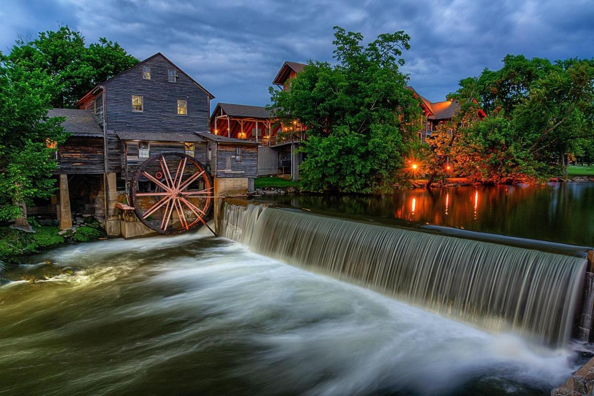 Magical Moments, Hot Tub, Wifi, 1089 Free Tickets Each Paid Day, Dollywood And More Gatlinburg Luaran gambar