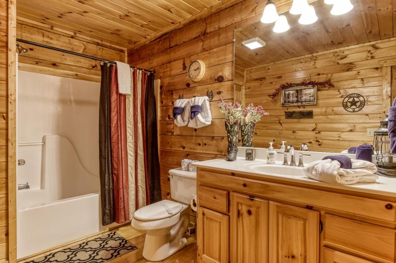 Magical Moments, Hot Tub, Wifi, 1089 Free Tickets Each Paid Day, Dollywood And More Gatlinburg Luaran gambar