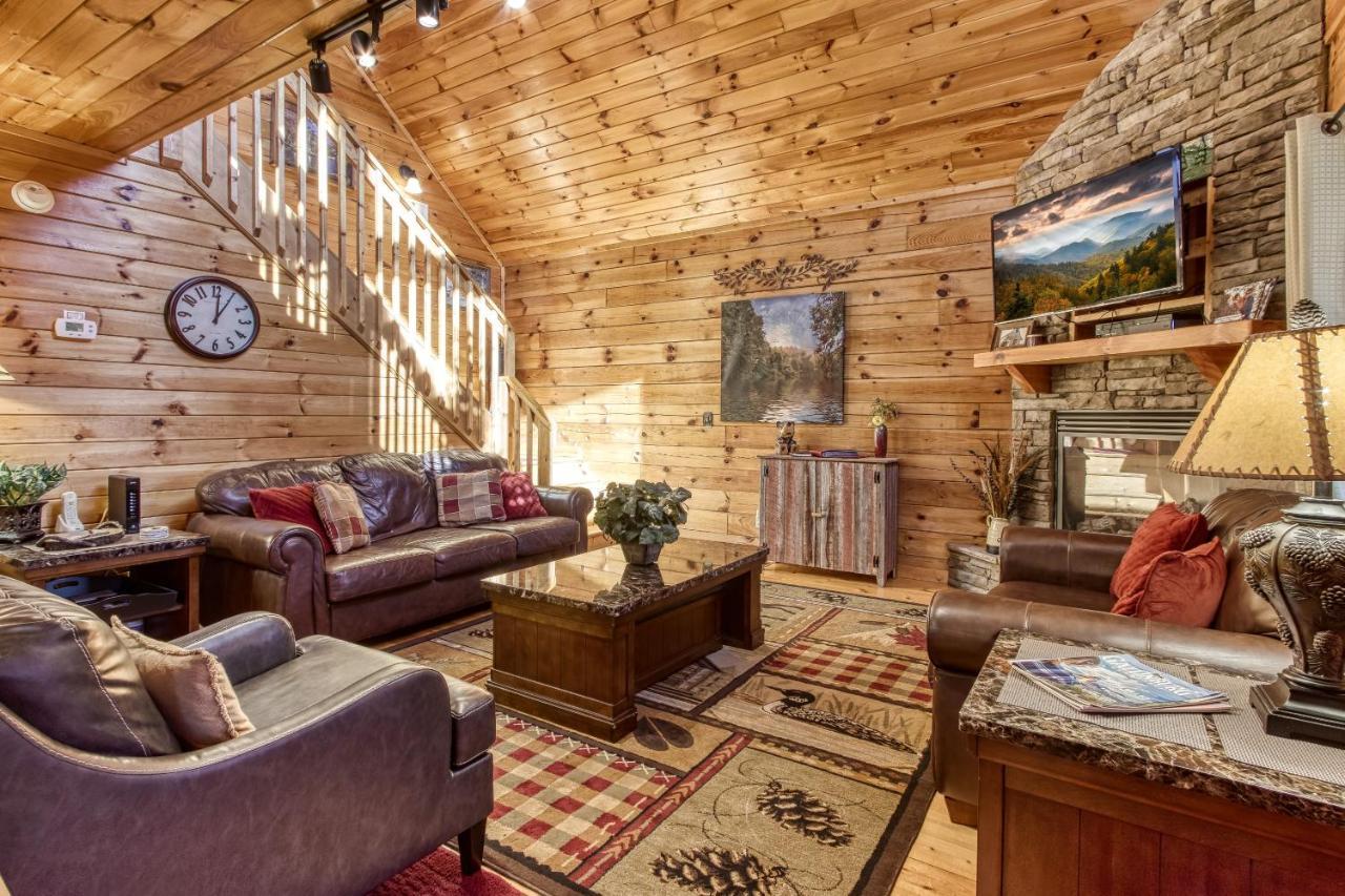 Magical Moments, Hot Tub, Wifi, 1089 Free Tickets Each Paid Day, Dollywood And More Gatlinburg Luaran gambar