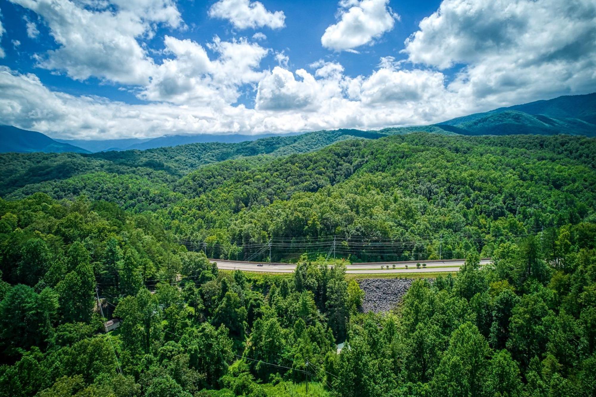 Magical Moments, Hot Tub, Wifi, 1089 Free Tickets Each Paid Day, Dollywood And More Gatlinburg Luaran gambar