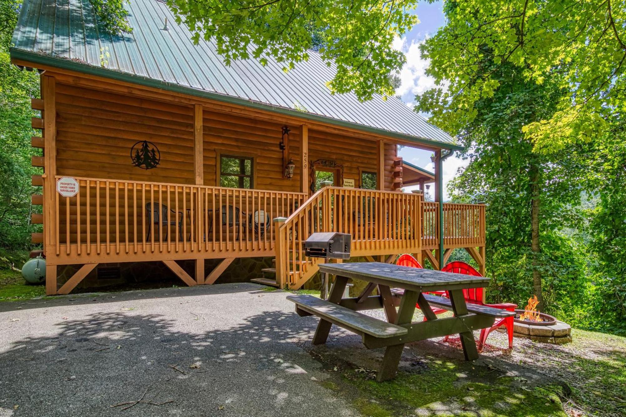 Magical Moments, Hot Tub, Wifi, 1089 Free Tickets Each Paid Day, Dollywood And More Gatlinburg Luaran gambar