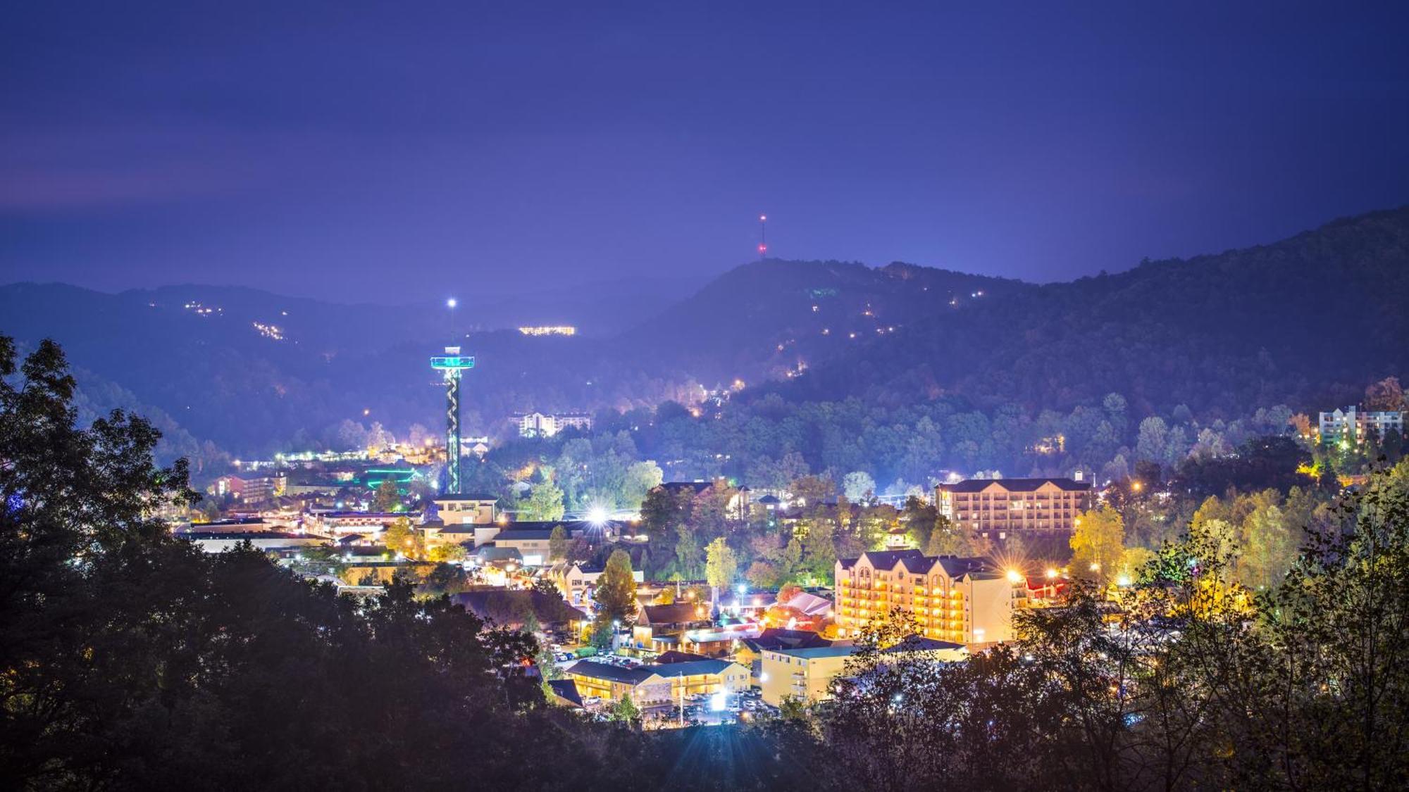 Magical Moments, Hot Tub, Wifi, 1089 Free Tickets Each Paid Day, Dollywood And More Gatlinburg Luaran gambar